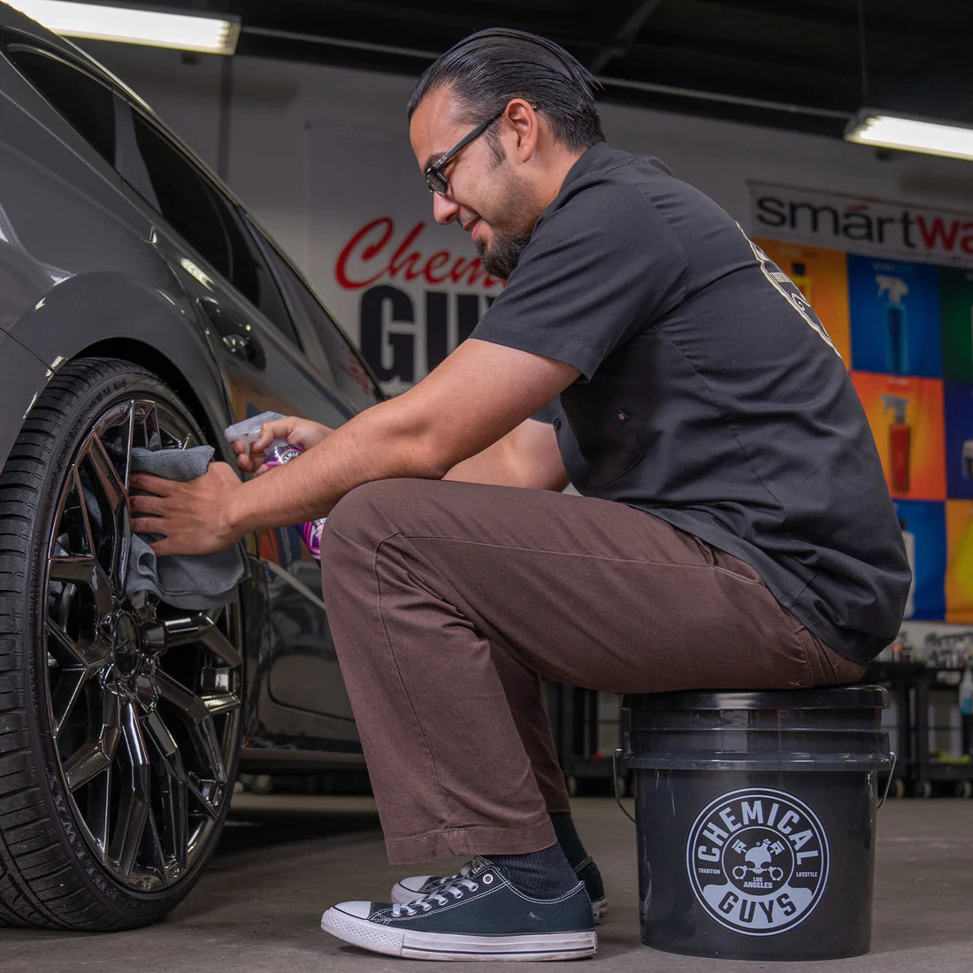 CHEMICAL GUYS HEAVY DUTY DETAILING BUCKET SMOKED BLACK (4.5 GAL)