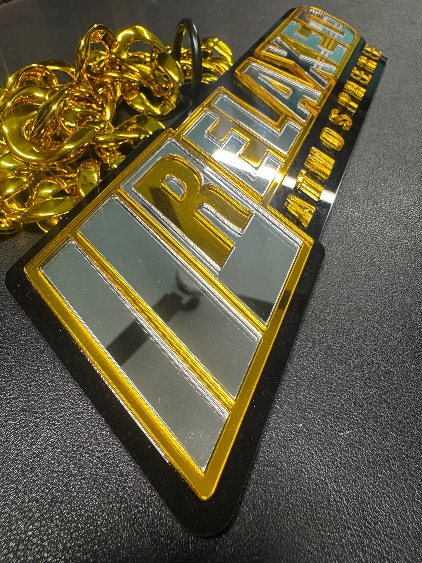 RELAXED ATMOSPHERE ACRYLIC CHAIN PENDANT